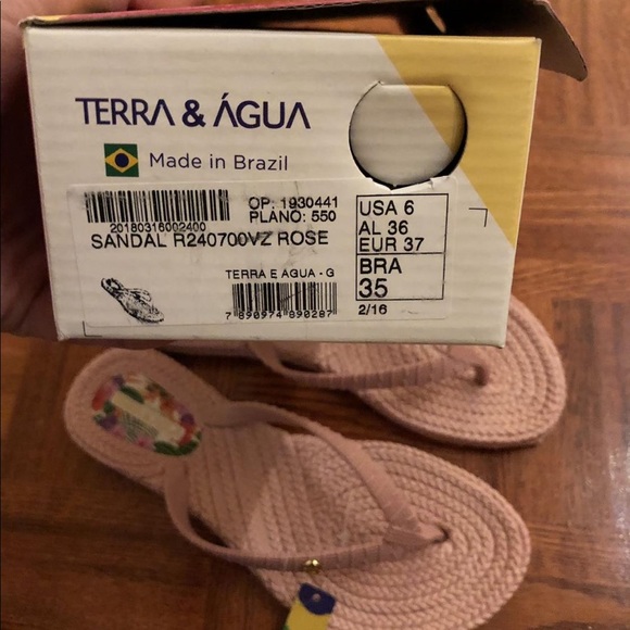 Brand new never worn flip flops - Picture 2 of 2